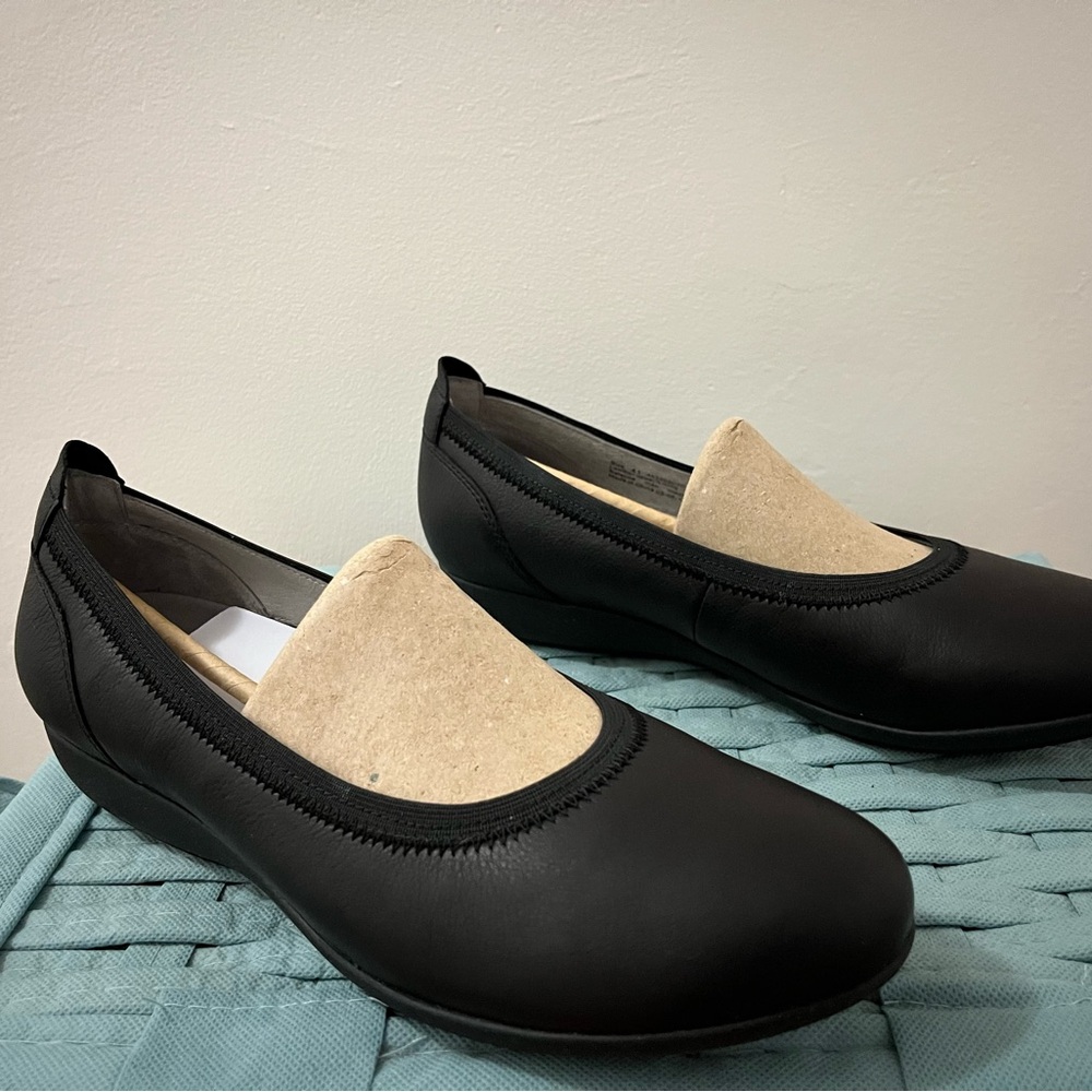 NIB black Dansko wedges, size 41
